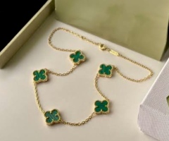 Green van cleef necklace 